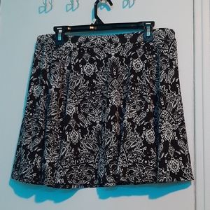 Skirt with white pattern